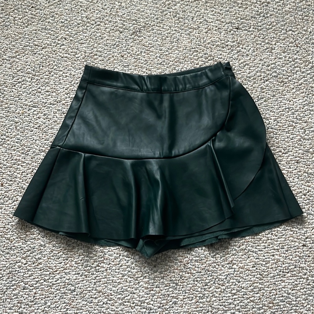 DO+BE Green pleather skirt with built in shorts